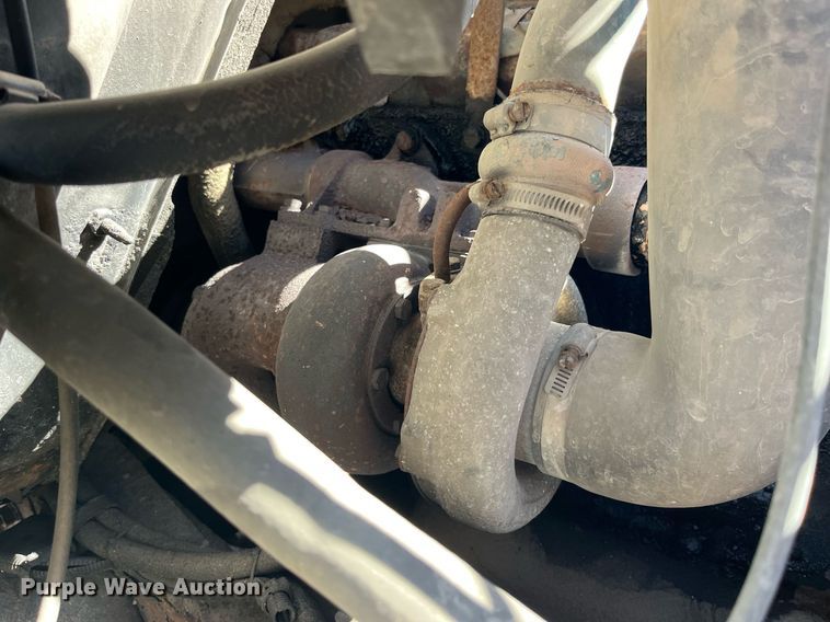 image for item LE9015 1991 International  4900 dump truck