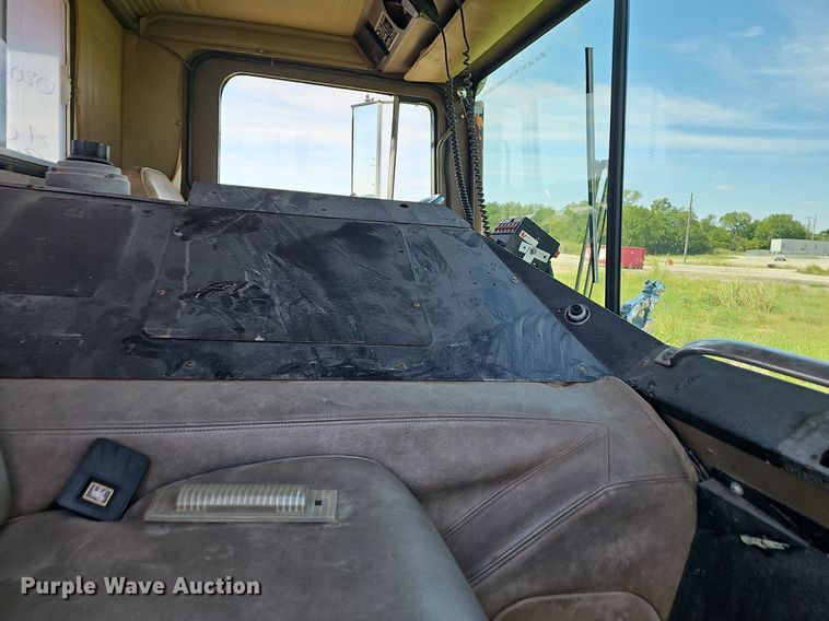 image for item LE9751 1982 Mack MC686F pumper fire truck