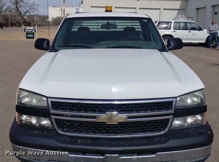 image for item LN9930 2006 Chevrolet Silverado 1500 pickup truck