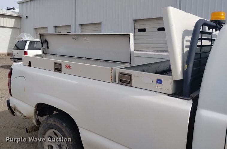 image for item LN9930 2006 Chevrolet Silverado 1500 pickup truck