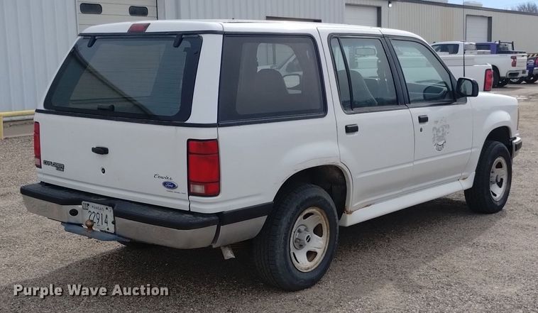 image for item LN9931 1994 Ford Explorer XL SUV