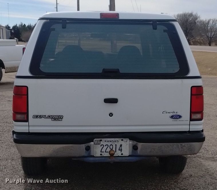 image for item LN9931 1994 Ford Explorer XL SUV