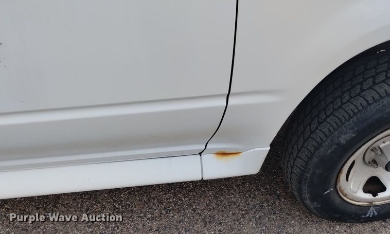 image for item LN9931 1994 Ford Explorer XL SUV