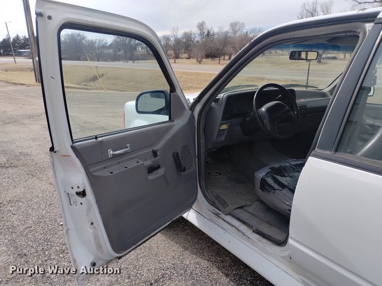 image for item LN9931 1994 Ford Explorer XL SUV