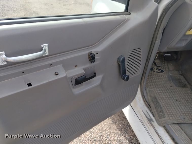 image for item LN9931 1994 Ford Explorer XL SUV