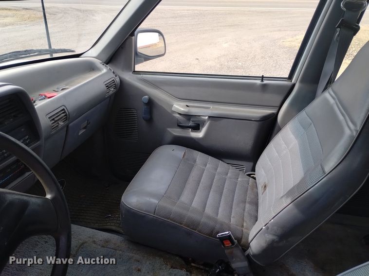image for item LN9931 1994 Ford Explorer XL SUV