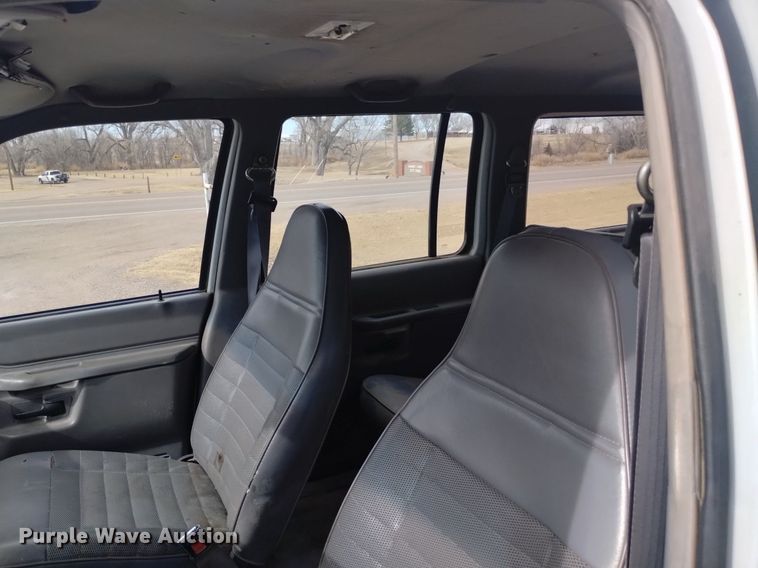 image for item LN9931 1994 Ford Explorer XL SUV