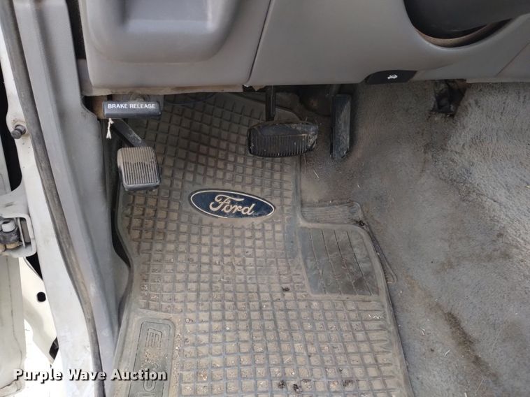 image for item LN9931 1994 Ford Explorer XL SUV