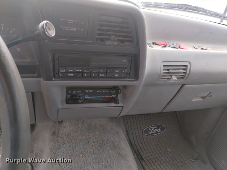 image for item LN9931 1994 Ford Explorer XL SUV