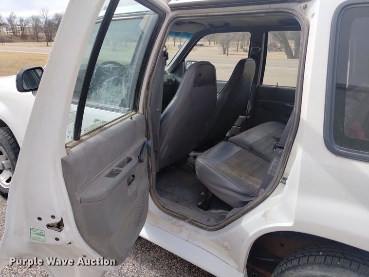 image for item LN9931 1994 Ford Explorer XL SUV