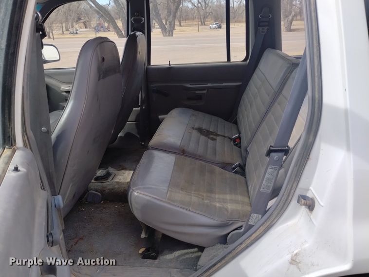 image for item LN9931 1994 Ford Explorer XL SUV