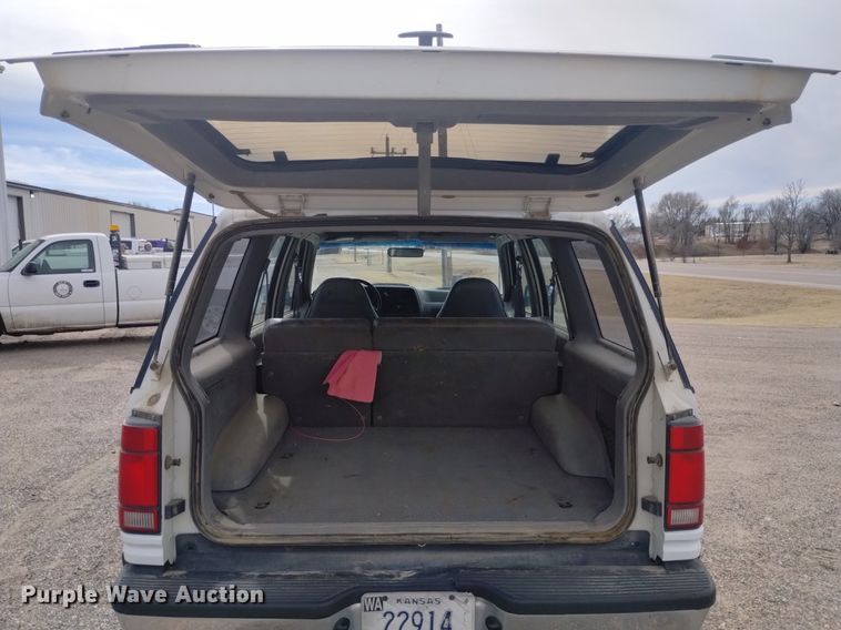 image for item LN9931 1994 Ford Explorer XL SUV