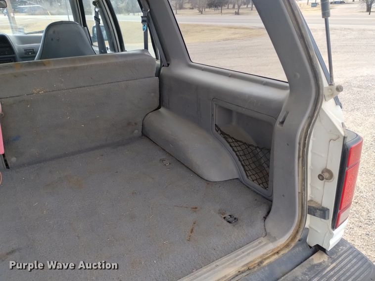 image for item LN9931 1994 Ford Explorer XL SUV