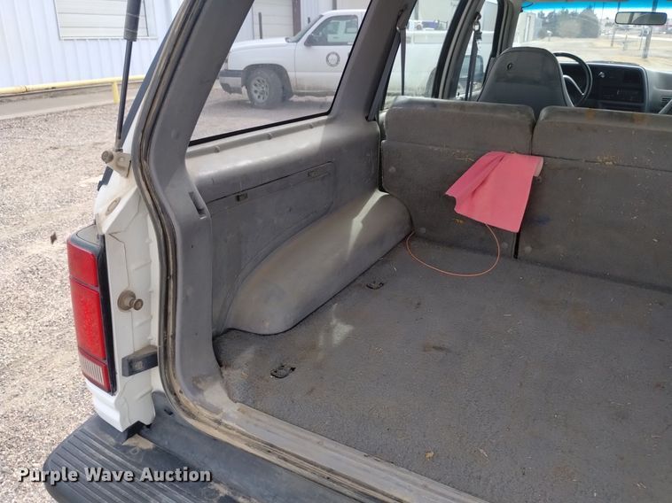 image for item LN9931 1994 Ford Explorer XL SUV