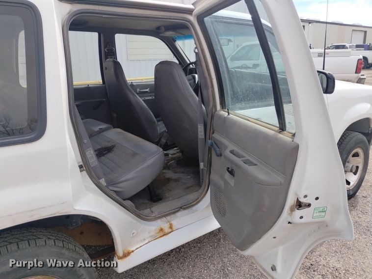 image for item LN9931 1994 Ford Explorer XL SUV