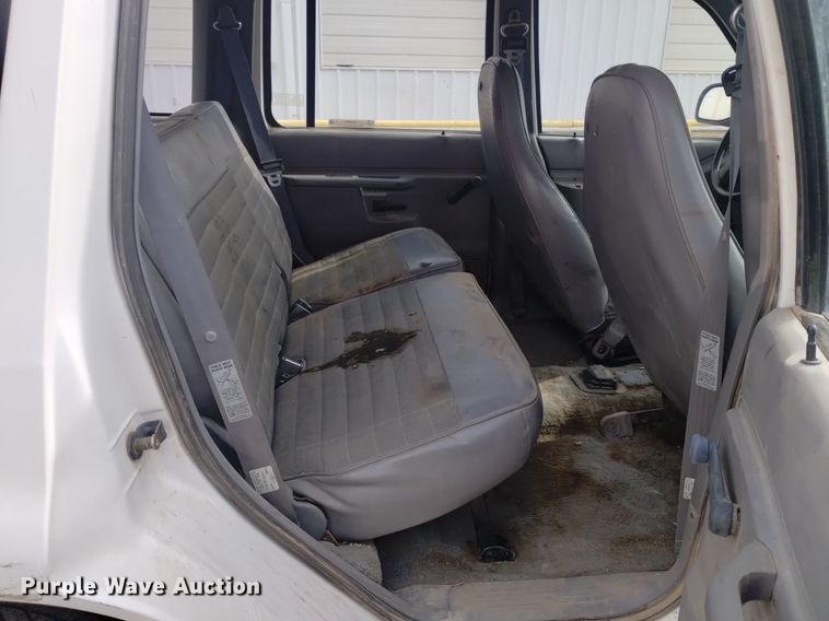 image for item LN9931 1994 Ford Explorer XL SUV