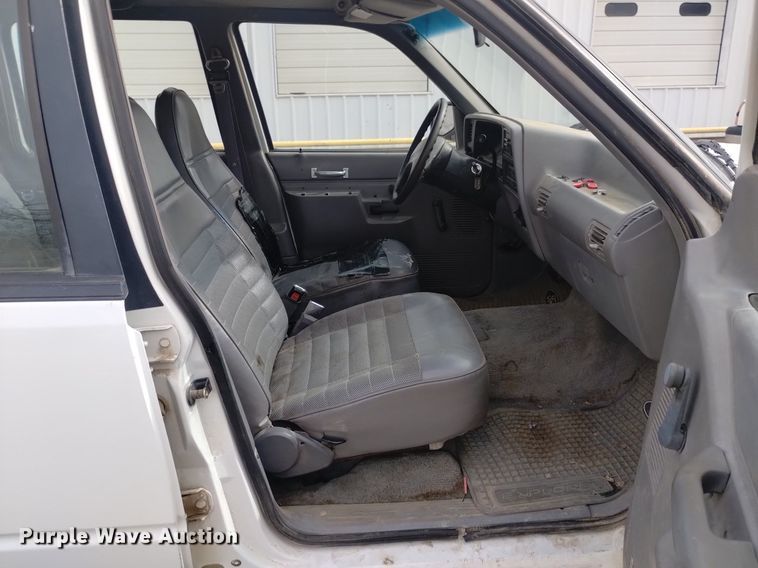 image for item LN9931 1994 Ford Explorer XL SUV