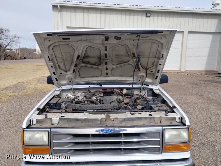 image for item LN9931 1994 Ford Explorer XL SUV