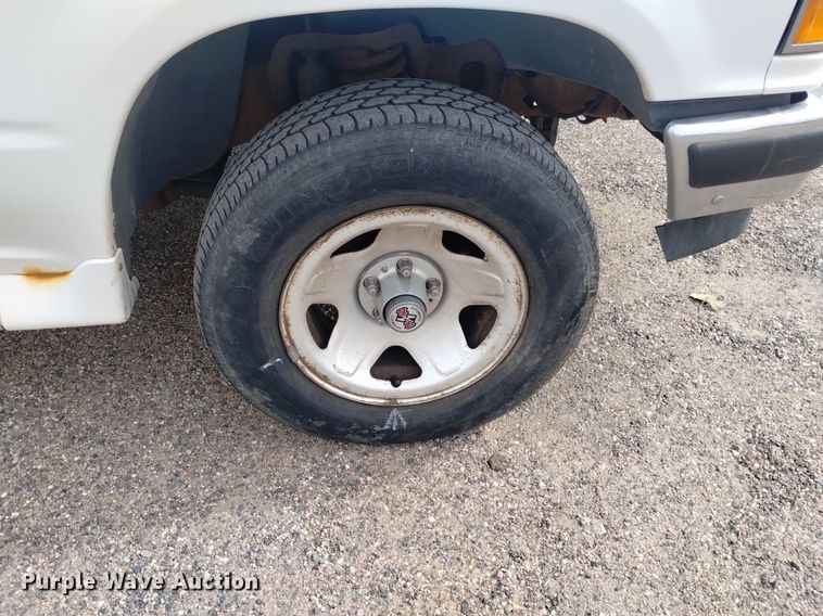 image for item LN9931 1994 Ford Explorer XL SUV