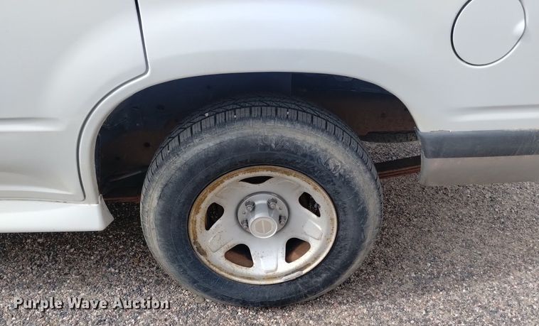 image for item LN9931 1994 Ford Explorer XL SUV