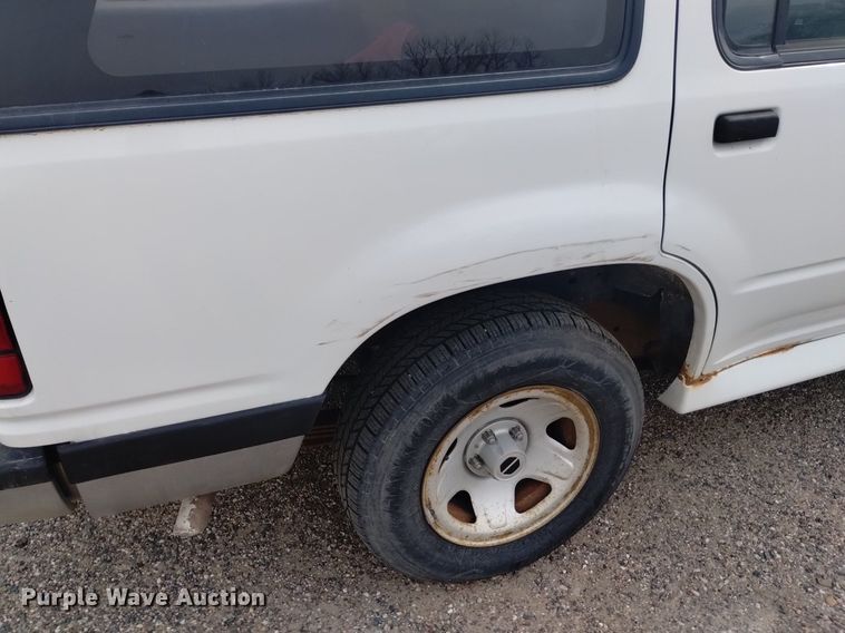 image for item LN9931 1994 Ford Explorer XL SUV