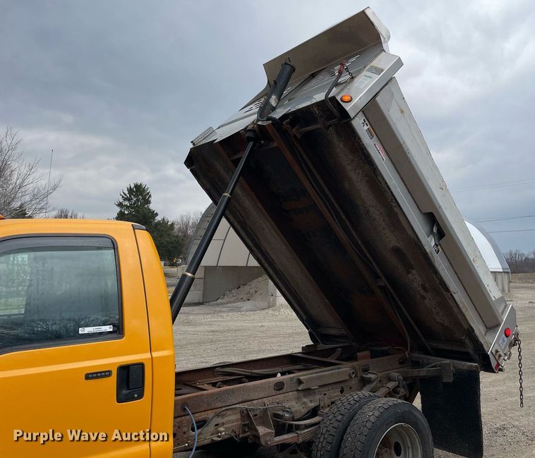 image for item LV9994 2005 Ford F450 Super Duty dump truck