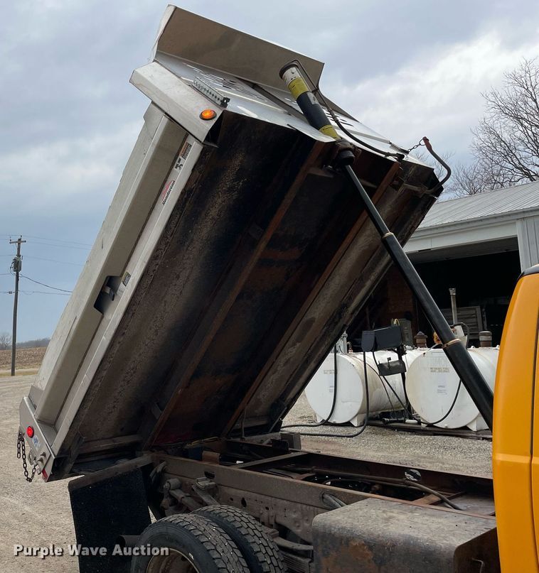 image for item LV9994 2005 Ford F450 Super Duty dump truck