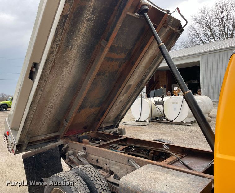 image for item LV9994 2005 Ford F450 Super Duty dump truck