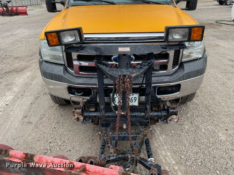 image for item LV9994 2005 Ford F450 Super Duty dump truck