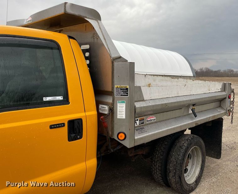 image for item LV9994 2005 Ford F450 Super Duty dump truck