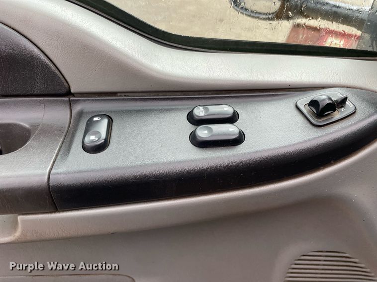 image for item LV9994 2005 Ford F450 Super Duty dump truck