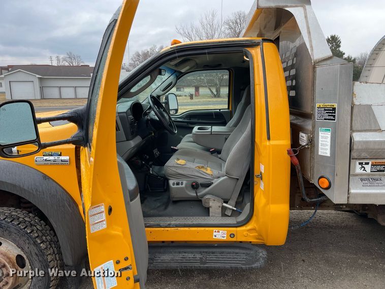 image for item LV9994 2005 Ford F450 Super Duty dump truck