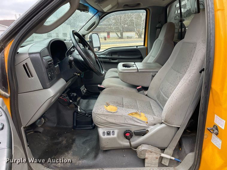 image for item LV9994 2005 Ford F450 Super Duty dump truck