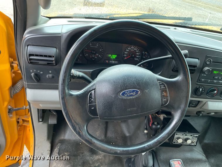 image for item LV9994 2005 Ford F450 Super Duty dump truck