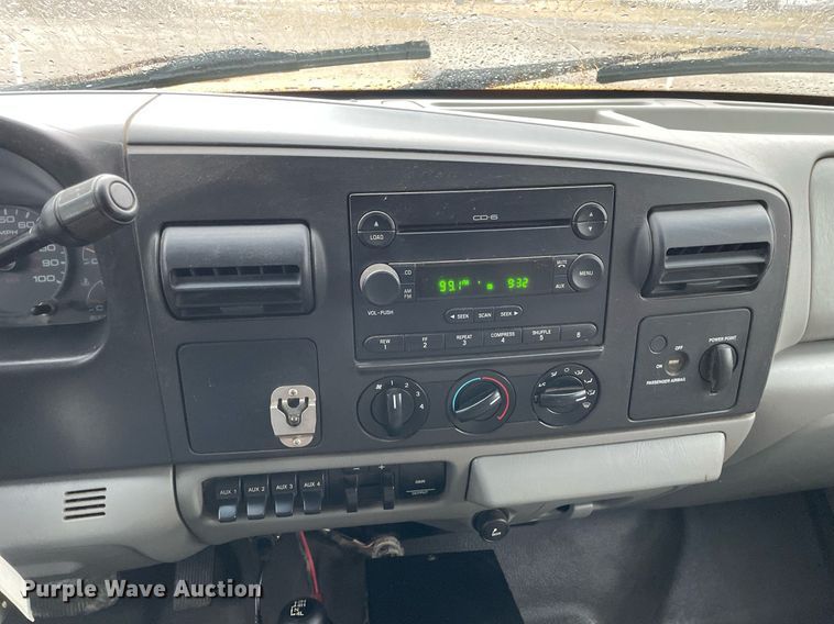 image for item LV9994 2005 Ford F450 Super Duty dump truck