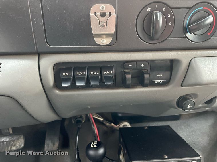 image for item LV9994 2005 Ford F450 Super Duty dump truck