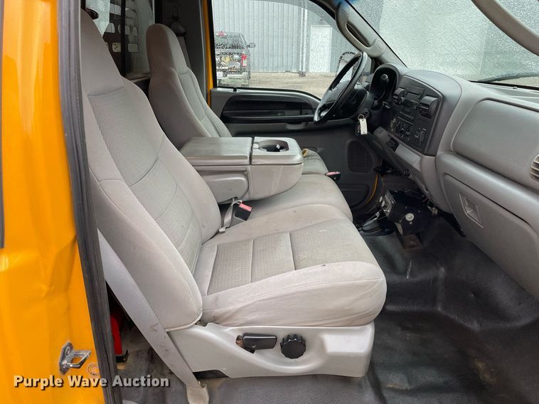 image for item LV9994 2005 Ford F450 Super Duty dump truck