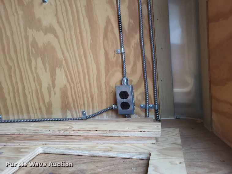 image for item MI9951 2005 Doolittle  enclosed cargo trailer