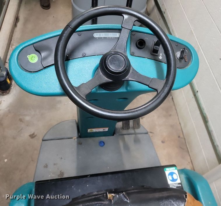 image for item MI9953 Tennant T7 rideable floor scrubber