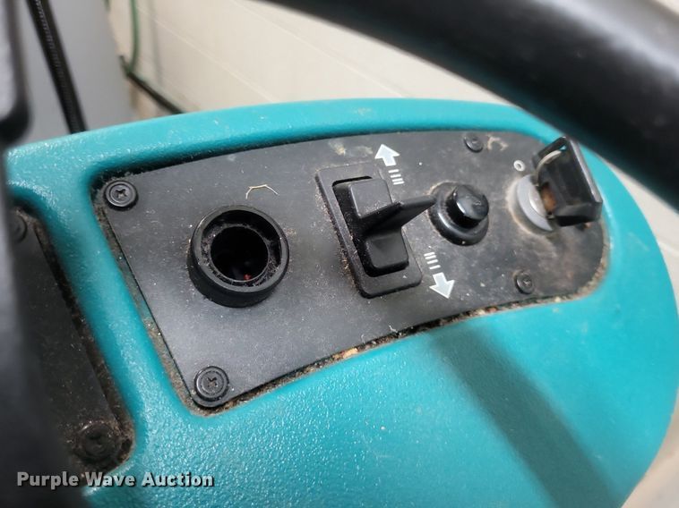 image for item MI9953 Tennant T7 rideable floor scrubber