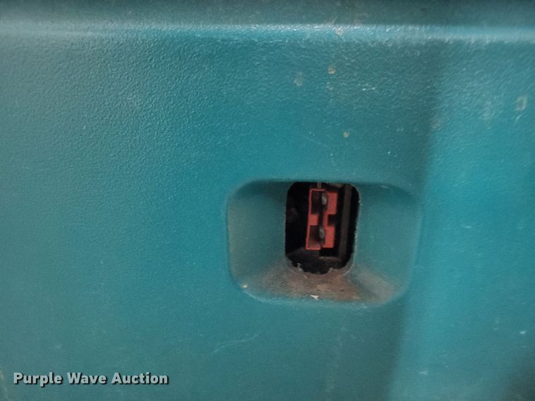 image for item MI9953 Tennant T7 rideable floor scrubber