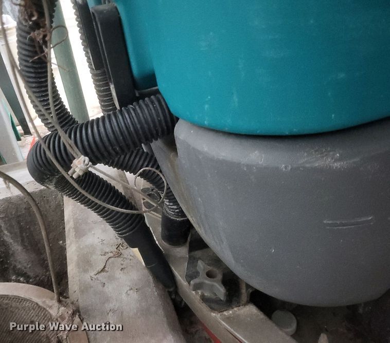 image for item MI9953 Tennant T7 rideable floor scrubber