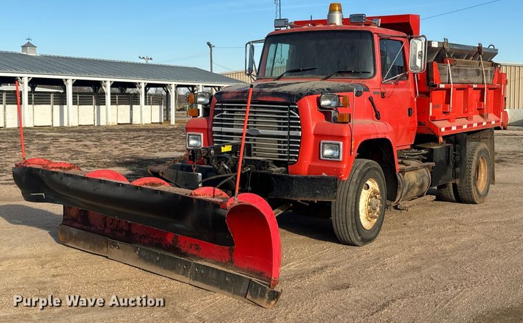 image for item NF9338 1995 Ford L8000 dump truck