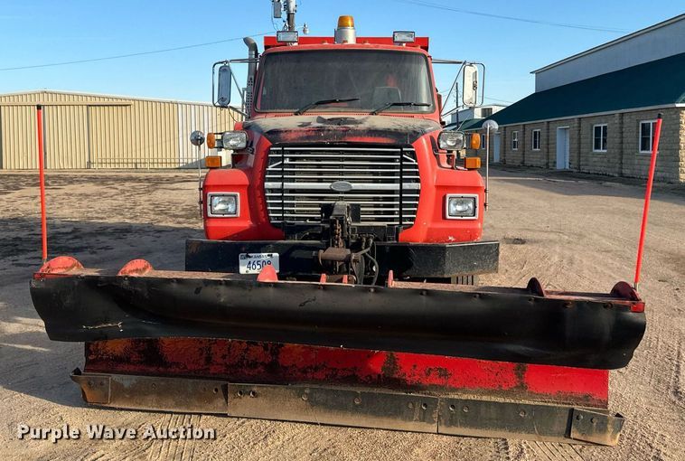 image for item NF9338 1995 Ford L8000 dump truck