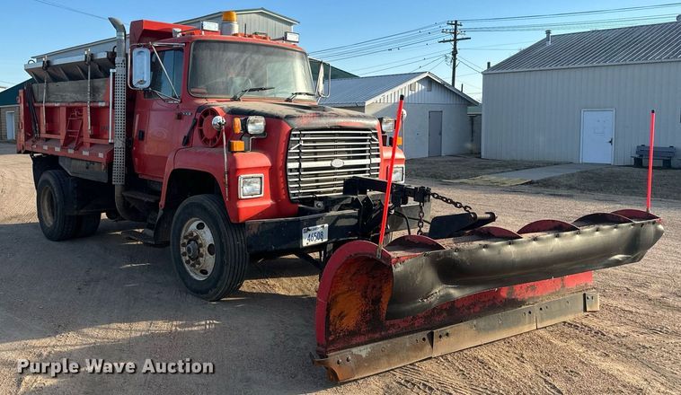 image for item NF9338 1995 Ford L8000 dump truck