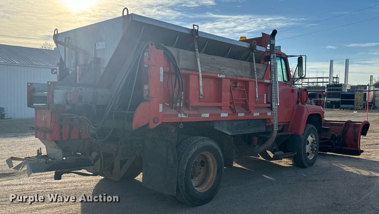 image for item NF9338 1995 Ford L8000 dump truck