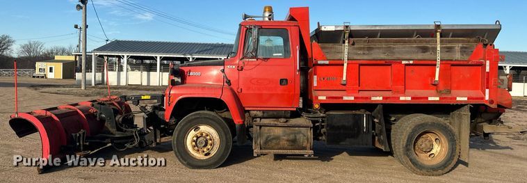 image for item NF9338 1995 Ford L8000 dump truck