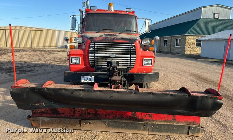 image for item NF9338 1995 Ford L8000 dump truck