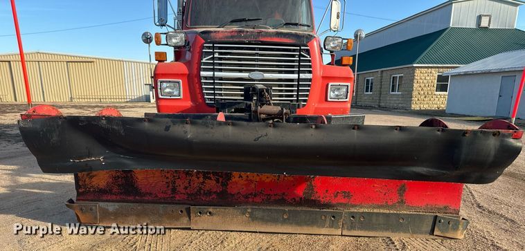 image for item NF9338 1995 Ford L8000 dump truck