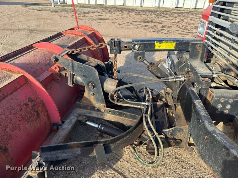 image for item NF9338 1995 Ford L8000 dump truck